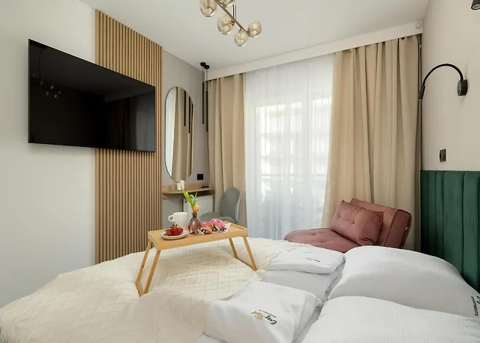 In By River And Διαμέρισμα