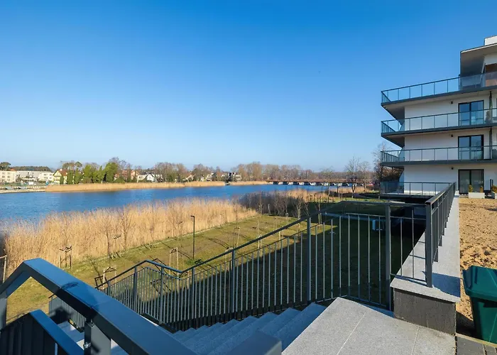 In By River And Διαμέρισμα